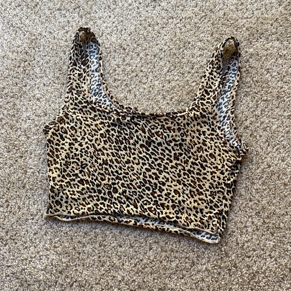 DRE922 Cheetah animal print cropped tank top size xs - Picture 2 of 4